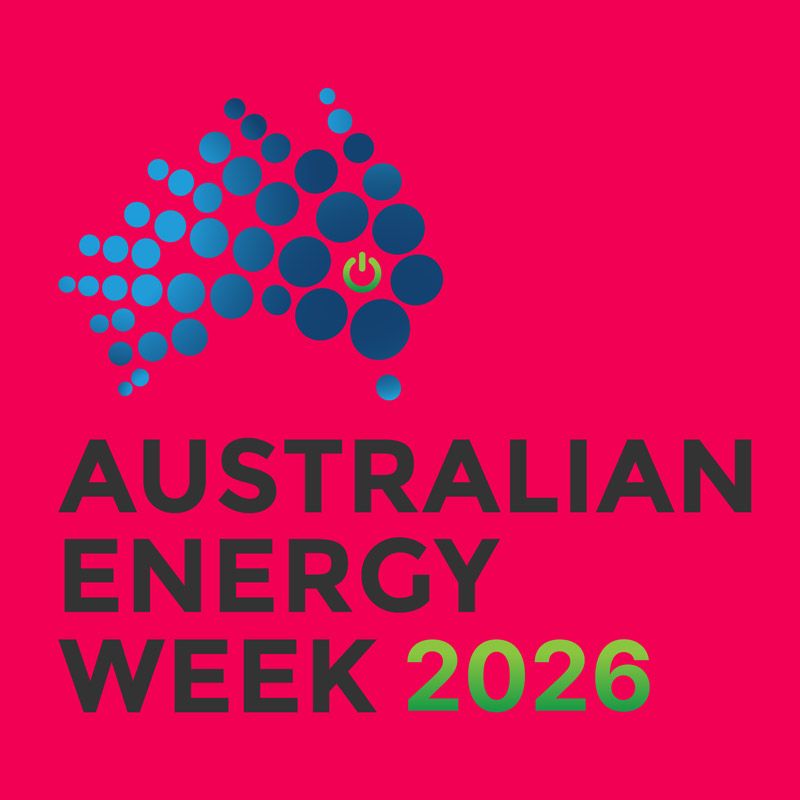งาน Australian Energy Week 2026 จะจัดขึ้นระหว่างวันที่ 9–12 มิถุนายน 2026 ที่ Melbourne Convention and Exhibition Centre (MCEC) โดยเป็นเวทีสำคัญที่รวมผู้นำอุตสาหกรรมพลังงานทั้งจากภาครัฐและเอกชน ครอบคลุมตั้งแต่ผู้ผลิตไฟฟ้า ผู้ส่งและจ่ายไฟ ผู้ค้าปลีก พลังงานหมุนเวียน และผู้พัฒนาโครงการ BESS (Battery Energy Storage Systems)