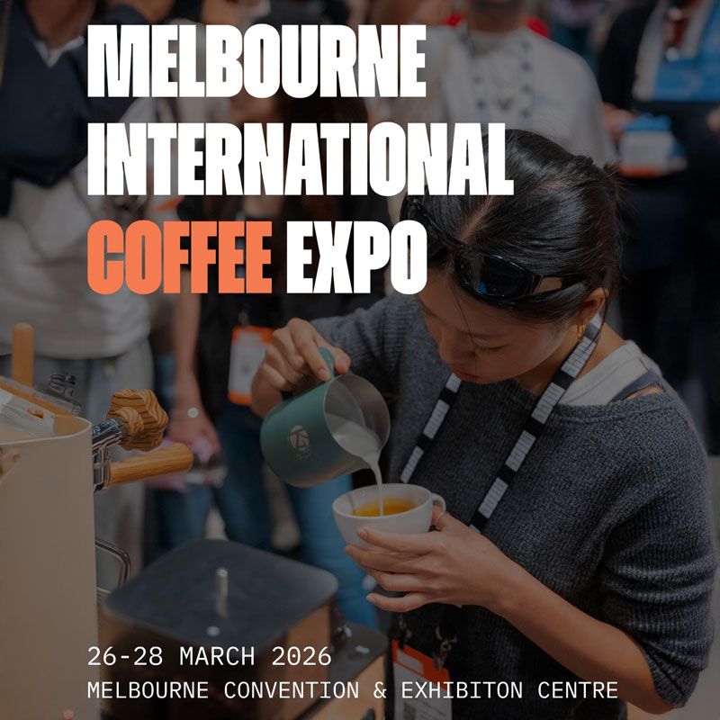 MICE 2026 คืออะไร? MICE 2026 คืองานแสดงกาแฟระดับนานาชาติที่จัดขึ้นในซีกโลกใต้ ณ เมลเบิร์น ประเทศออสเตรเลีย โดยเป็น แพลตฟอร์มธุรกิจกาแฟครบวงจร (coffee value-chain) ซึ่งรวมถึงผู้ผลิตเมล็ดกาแฟ โรงคั่ว คาเฟ่ เครื่องชง อุปกรณ์ บาริสต้า นักออกแบบเมนู และผู้ซื้อจากทั่วโลก งานนี้ได้รับการวางตำแหน่งว่าเป็น “World’s Destination for Coffee” โดยมุ่งเน้นทั้งเชิงธุรกิจ (B2B) และเชิงวัฒนธรรมกาแฟ